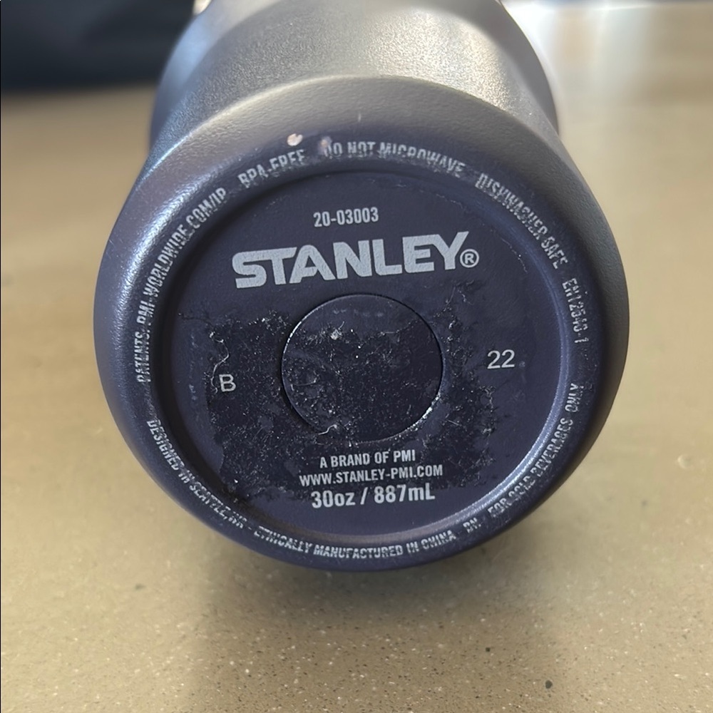 Stanley Insulated Travel Mug - Dark Purple 30 oz - Picture 4 of 5